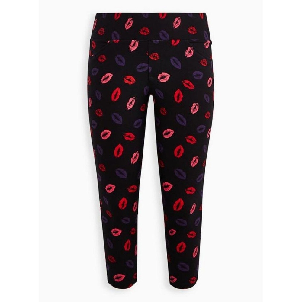 Y2K Coquette Torrid Black Lips Lipstick Print Pixie Pants NWT 00 (M/L) Alt Emo